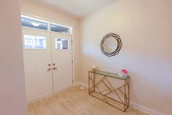 25 Lipscott DR, Caledon, ON L7C 4J7