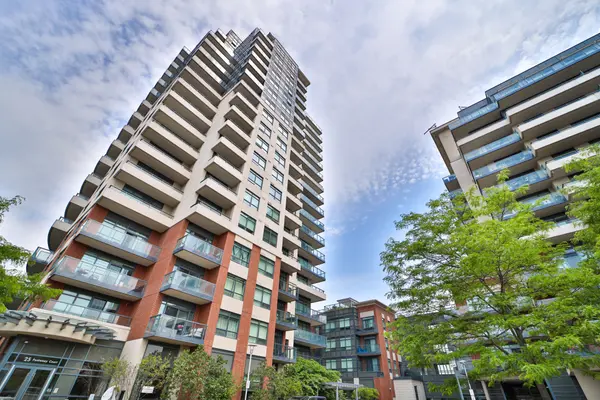 25 Fontenay CT #808, Toronto W08, ON M9A 0C4