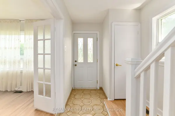 83 East DR, Toronto W03, ON M6N 2N8