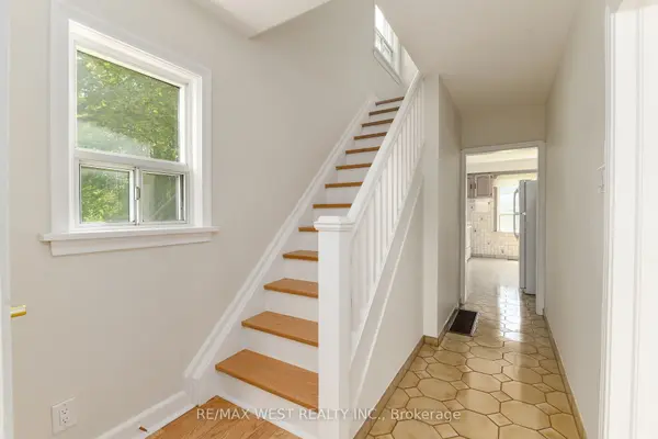 83 East DR, Toronto W03, ON M6N 2N8