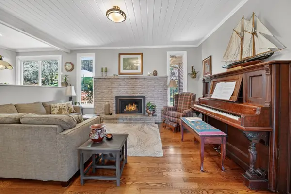 109 Old Orchard RD, Prince Edward County, ON K0K 1L0