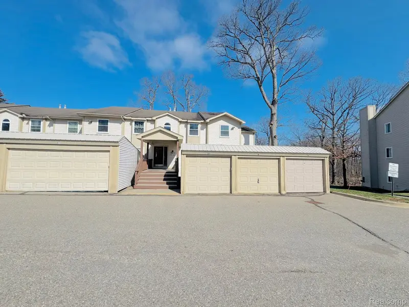 4956 Oak Hill DR #78, Waterford Charter Township, MI 48329