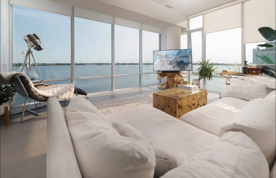 29 Queens Quay E #1014, Toronto C08, ON M5E 0A4