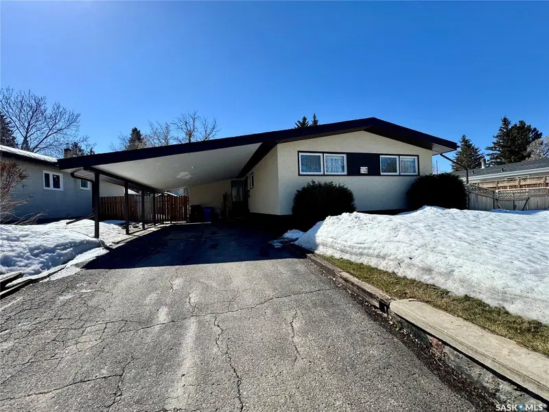 703 Agnew STREET, Prince Albert, SK S6V 2P2