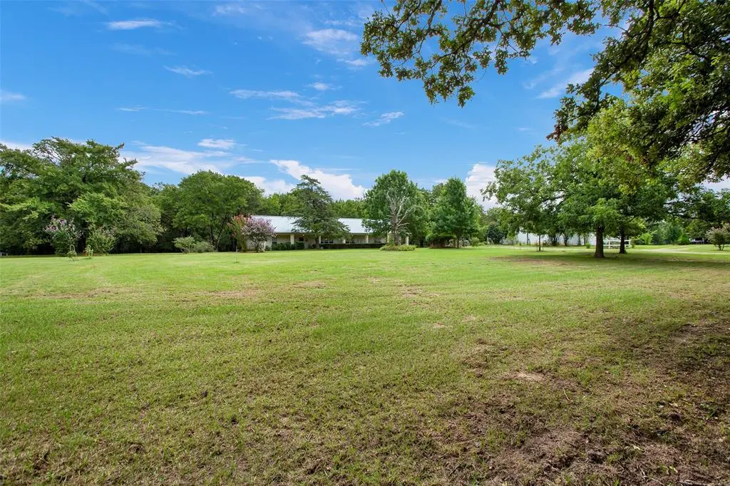 206 Clements Road, Whitesboro, TX 76273