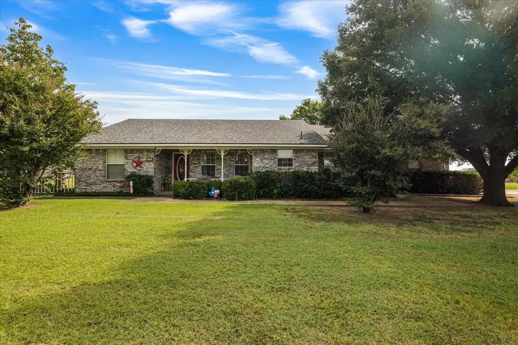 713 Arapaho Drive, Tioga, TX 76271