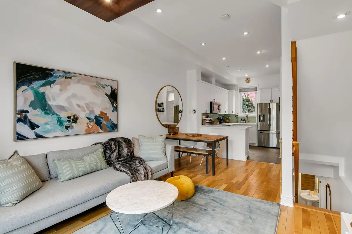 22 Fairhead Mews, Toronto E02, ON M4E 3Y4