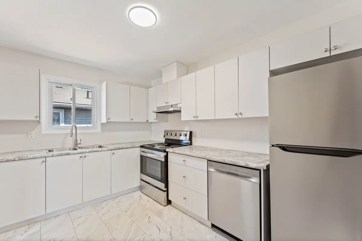 12 King's CT, Orillia, ON L3V 6S4