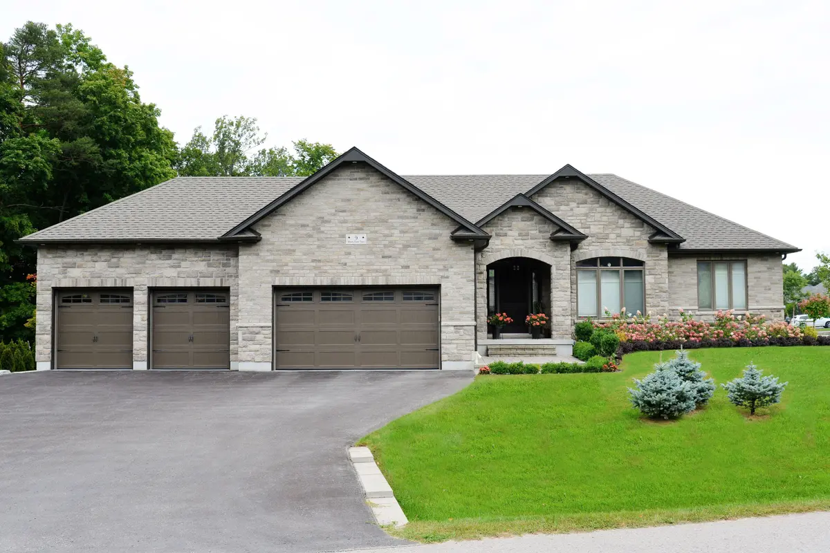 9 Black Creek TRL, Springwater, ON L9X 0J2