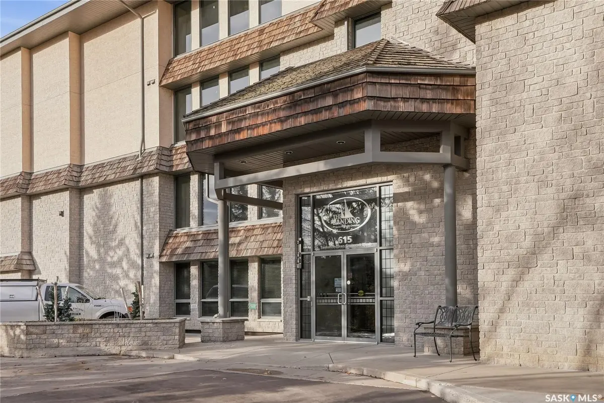 615 Saskatchewan CRESCENT W #207, Saskatoon, SK S7M 0A5