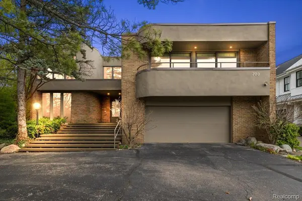 700 Lakeside DR, Birmingham, MI 48009