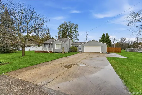 5101 Kendall DR, Burton, MI 48509