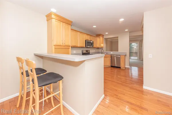 6427 RICHARD RUN #10, West Bloomfield Charter Township, MI 48322