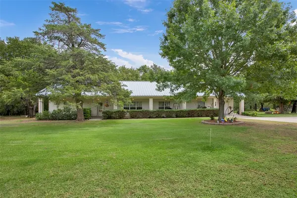 206 Clements Road, Whitesboro, TX 76273