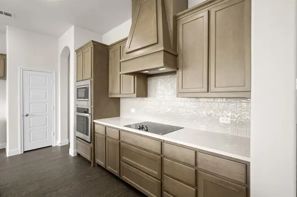 105 Grey Wolf Court, Godley, TX 76044