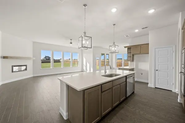 105 Grey Wolf Court, Godley, TX 76044