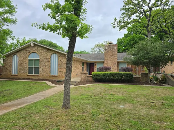 2822 Oak Forest Drive, Grapevine, TX 76051