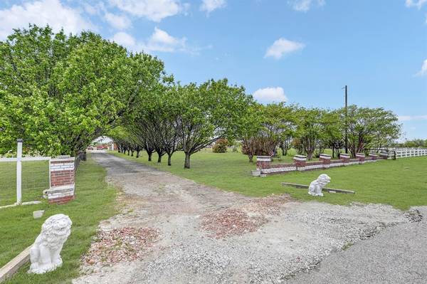 2070 County Road 377, Van Alstyne, TX 75495