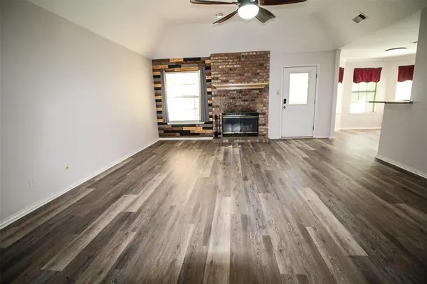 812 Mockingbird Street, Bonham, TX 75418