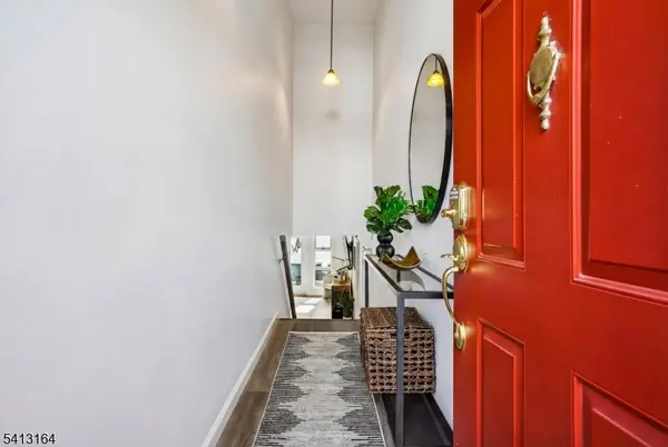 6 Mews Ln,  South Orange Village Twp.,  NJ 07079