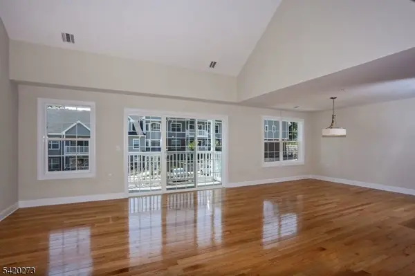 248 Grove Ave #20, Cedar Grove Twp., NJ 07009