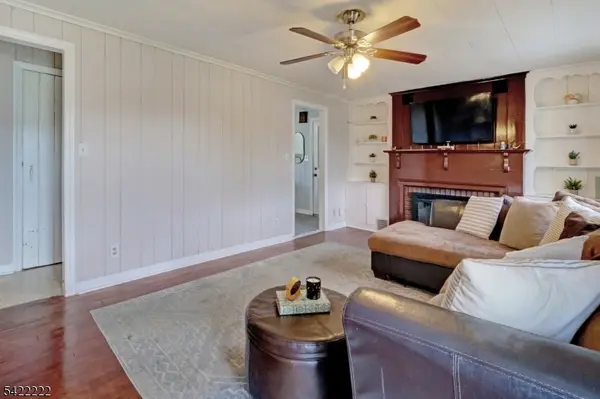 11 Barnida Dr, East Hanover Twp., NJ 07936