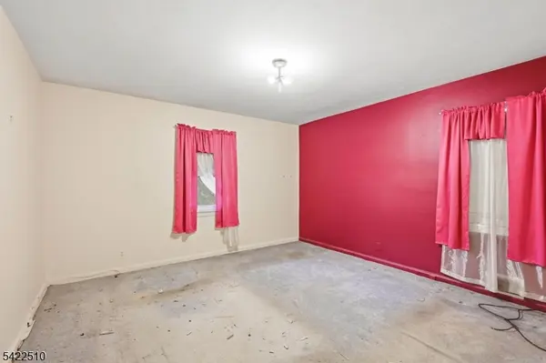 25 Hillside Ter, Livingston Twp., NJ 07039