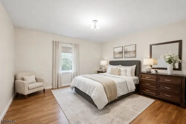 25 Hillside Ter, Livingston Twp., NJ 07039