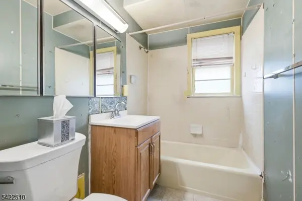 25 Hillside Ter, Livingston Twp., NJ 07039