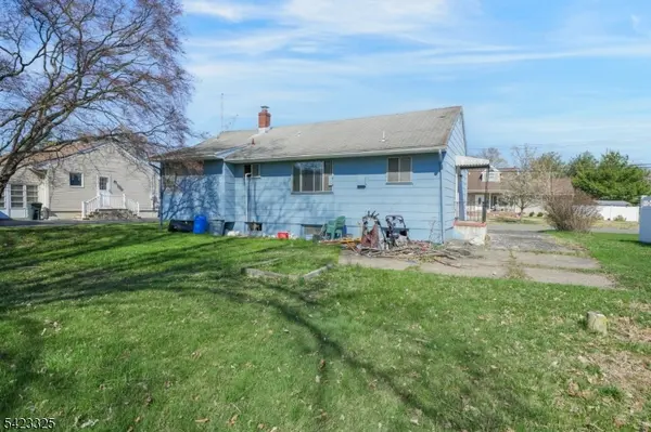 25 Stiles Ct, Pompton Lakes Boro, NJ 07442