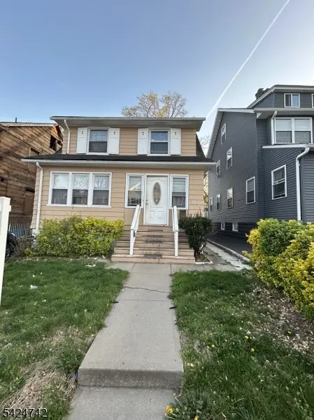 39 Wayne Ave, East Orange City, NJ 07018