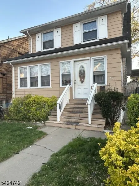 39 Wayne Ave, East Orange City, NJ 07018