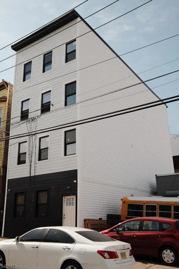 142 Mill St, Paterson City, NJ 07501