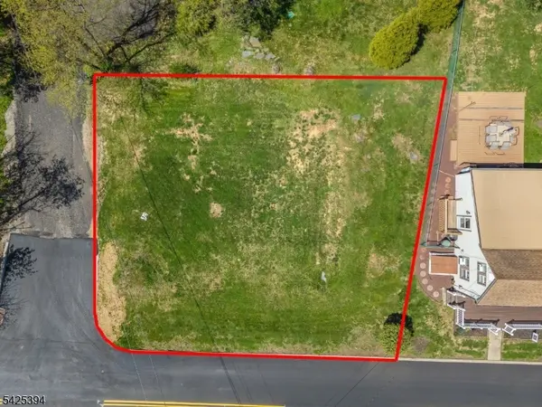 2 Maple Ln, Hampton Boro, NJ 08827