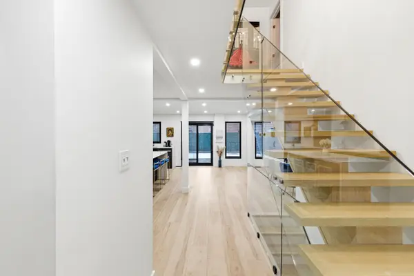 33 Dagwell CRES, Ajax, ON L1T 3M8