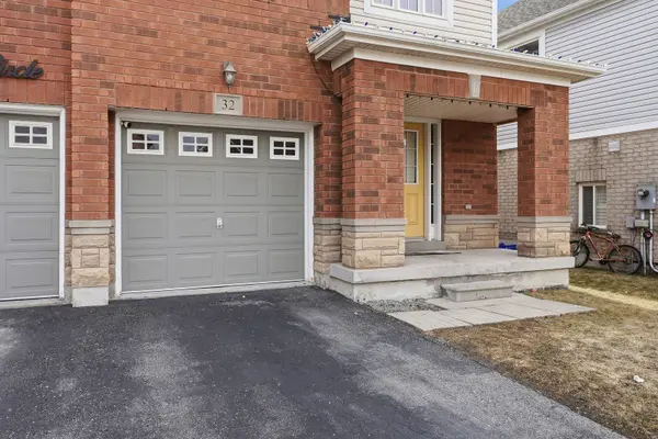 32 Warnford CIR, Ajax, ON L1T 0J6