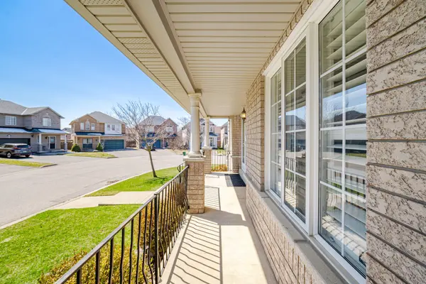 8 Westchester CRES, Markham, ON L6C 2X3