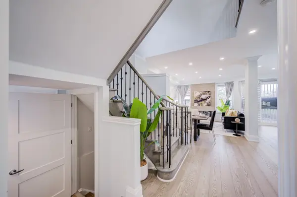 48 Cozens DR, Richmond Hill, ON L4E 4W6