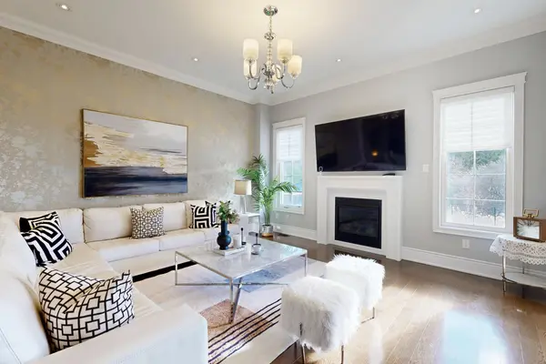 170 Crane ST, Aurora, ON L4G 0W2