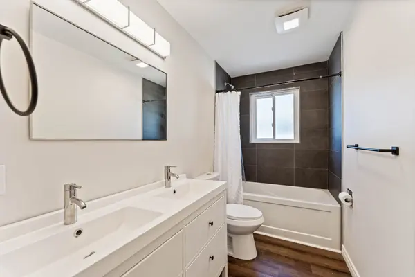 12 King's CT, Orillia, ON L3V 6S4