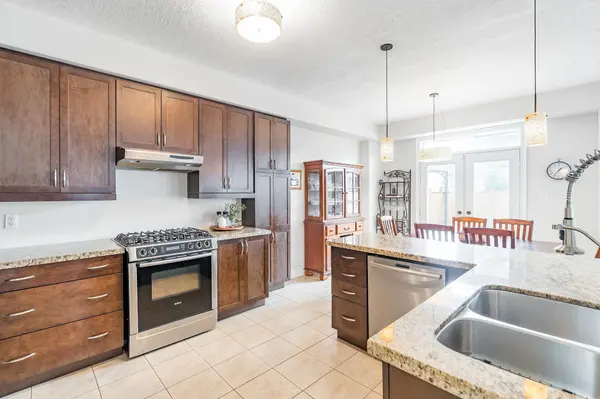 33 Auburn CT, Barrie, ON L4N 6G9