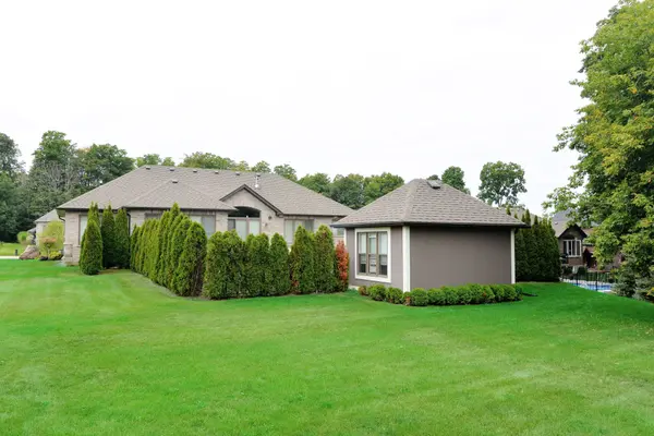 9 Black Creek TRL, Springwater, ON L9X 0J2