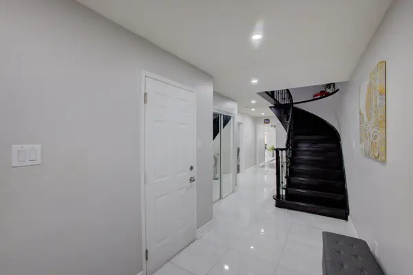 5 Wildsky RD, Brampton, ON L6Y 5P6