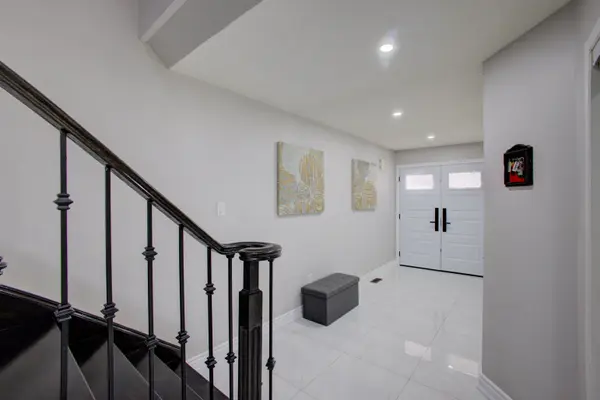 5 Wildsky RD, Brampton, ON L6Y 5P6