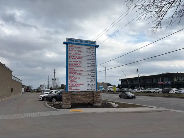 286 Rutherford RD S #10, Brampton, ON L6W 3J9