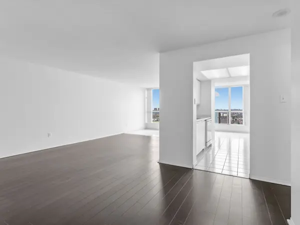 3 Rowntree RD #2106, Toronto W10, ON M9V 5G8