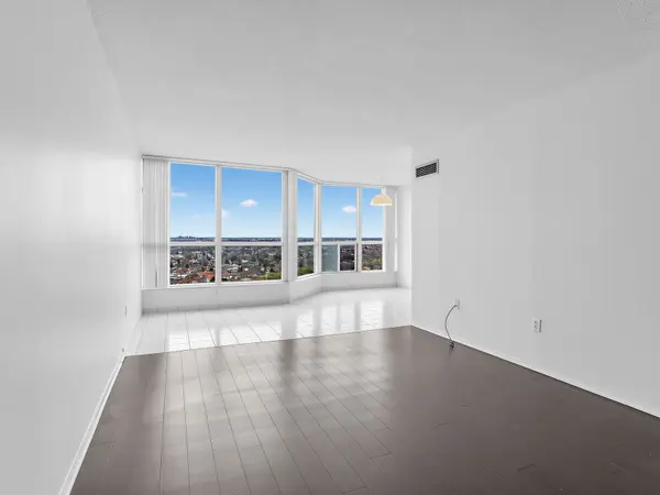 3 Rowntree RD #2106, Toronto W10, ON M9V 5G8