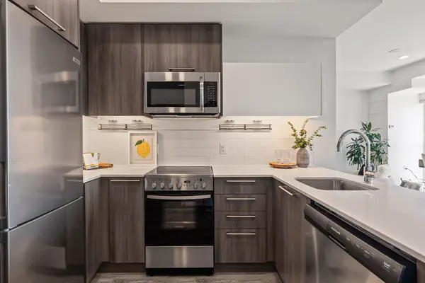 25 Neighbourhood LN #905, Toronto W07, ON M8Y 0C3