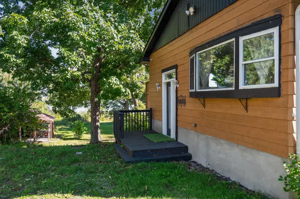 225 Johnson Bay LN, Frontenac Islands, ON K7G 2V6