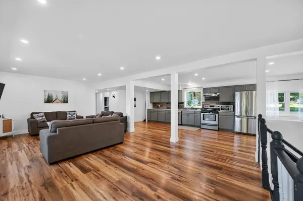 225 Johnson Bay LN, Frontenac Islands, ON K7G 2V6